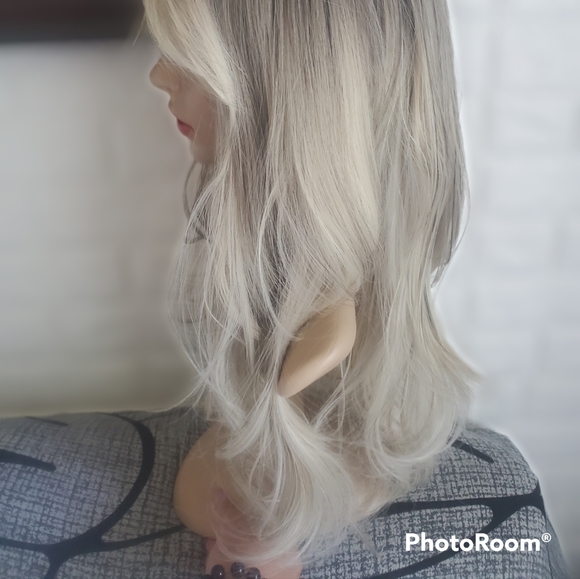 NWOT Ash Blonde Dark Rooted Synthetic Wig - Picture 13 of 15